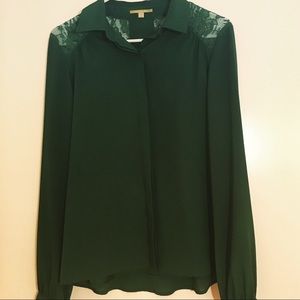 Classy Green Gianni Bini Blouse w/Lace Insets